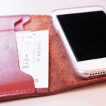 手帳型スマホケースの収納は便利だけど使いにくい⇒背面カードケースで解決か?!